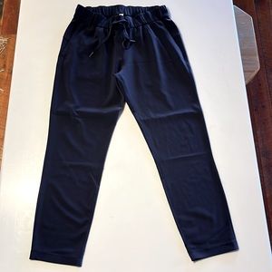 Lululemon On The Fly Pant, Navy Size 6